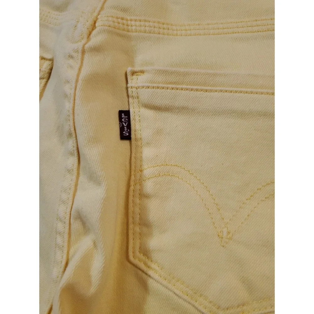 Levis Banana Yellow Shorts Womens Size 4 Waist‎ 29